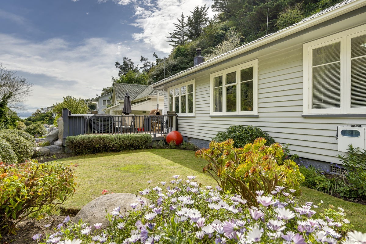 151 Shakespeare Road, Bluff Hill, Napier - Carousel 14