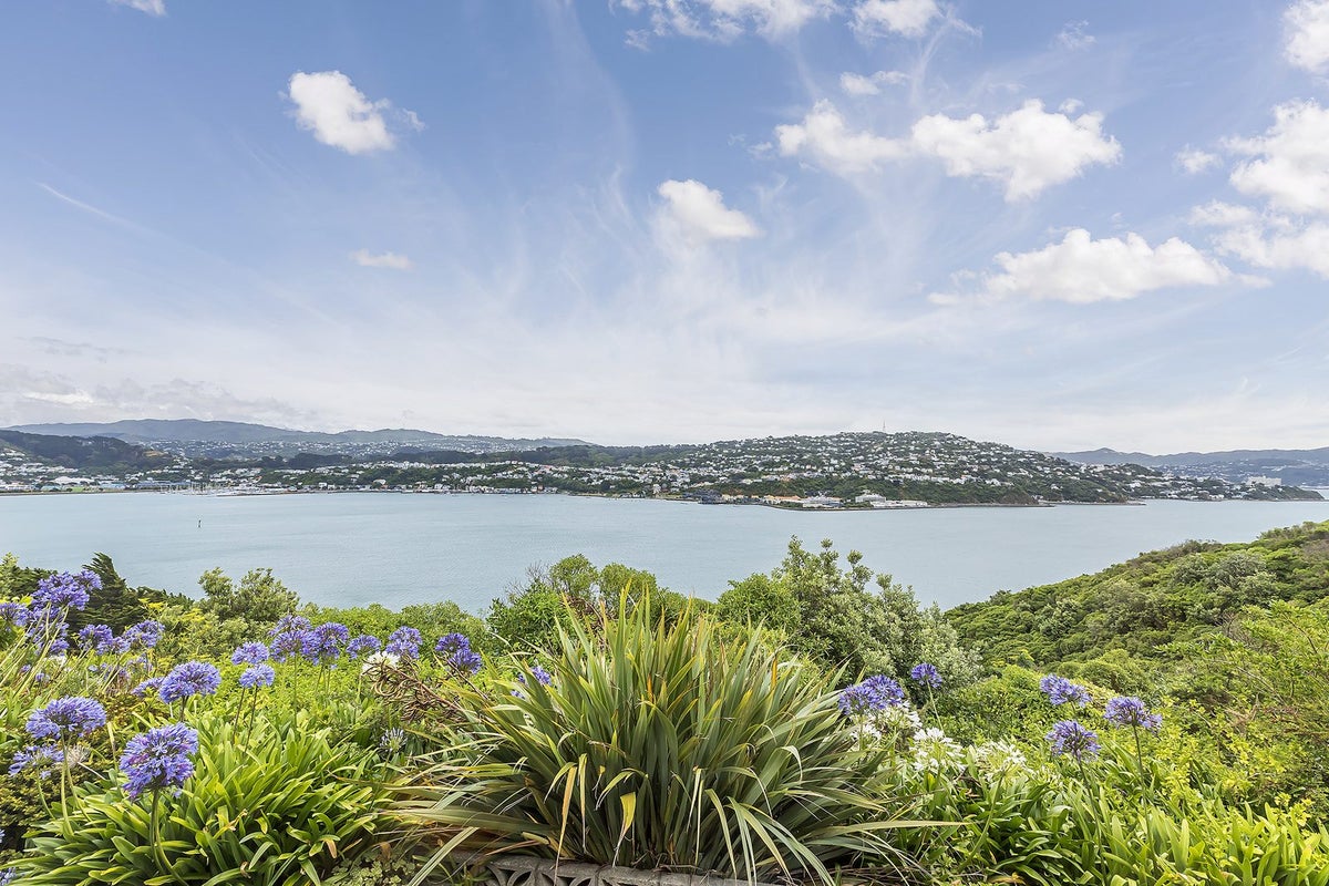 26 Duchess Place, Maupuia, Wellington - Carousel 1