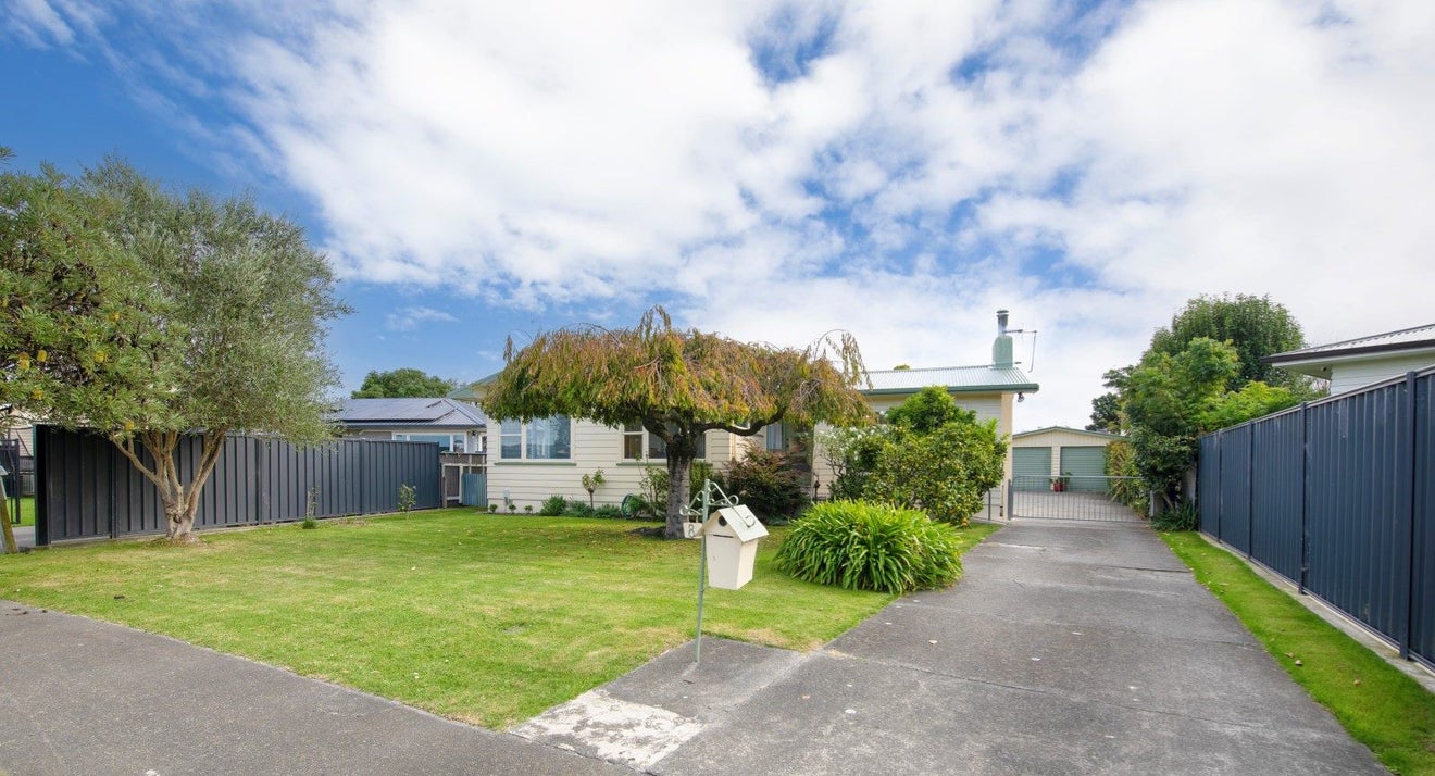 8 Magdalen Crescent, Pirimai, Napier - Carousel 1