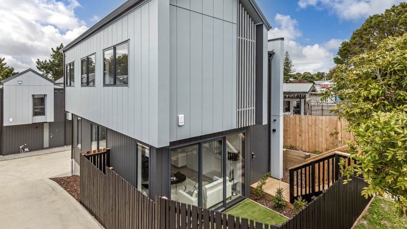 28F Noall Street, Te Atatu Peninsula, Auckland - Carousel 1