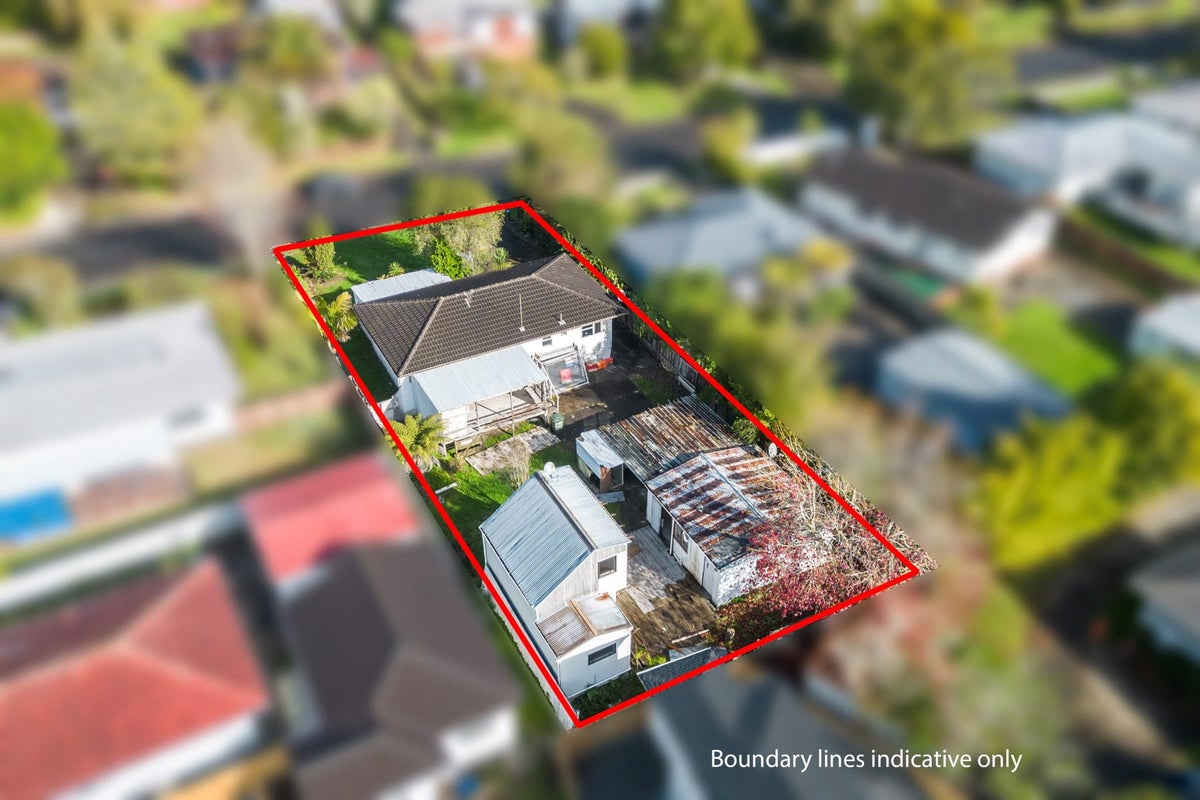 3 Pendlebury Street, Green Bay, Auckland - Carousel 1