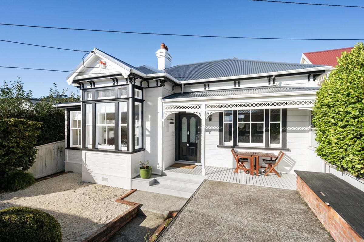 18 Farm Road, Northland, Wellington - Carousel 1