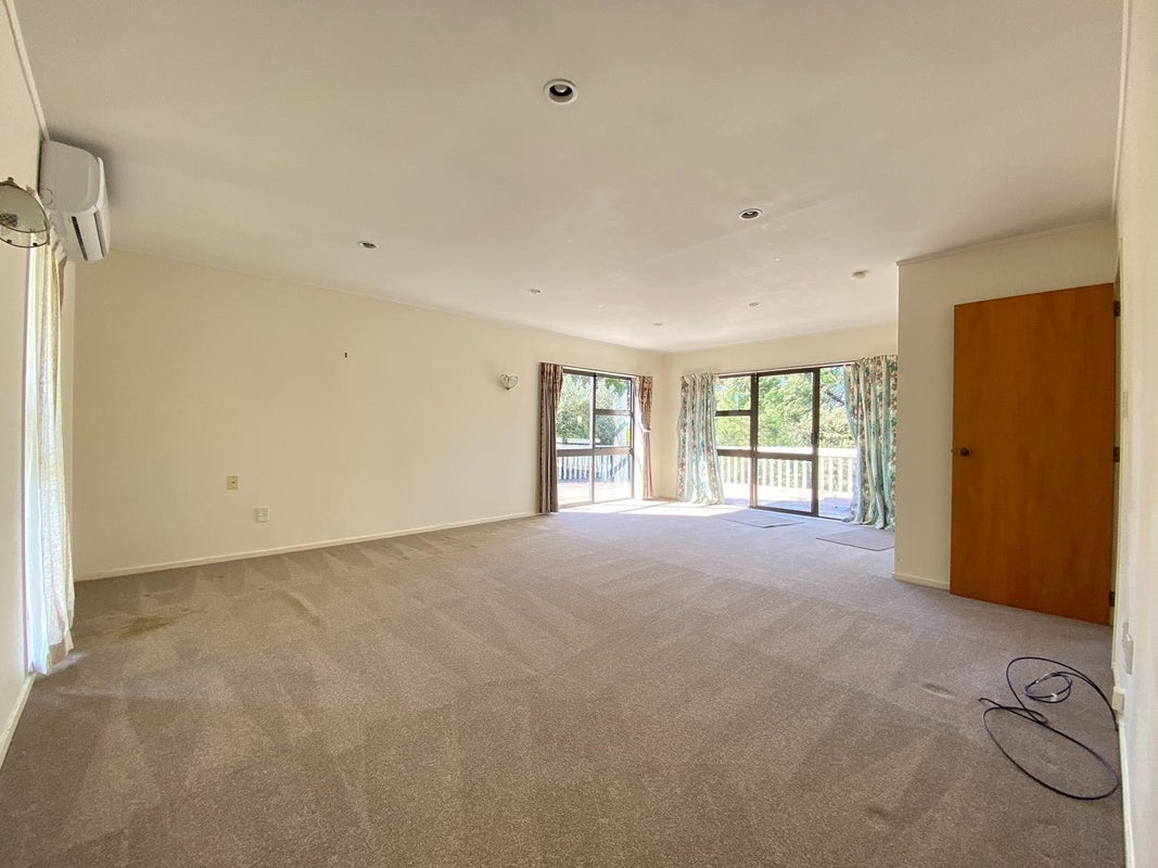 16 Glenshee Place, Highland Park, Auckland - Carousel 2