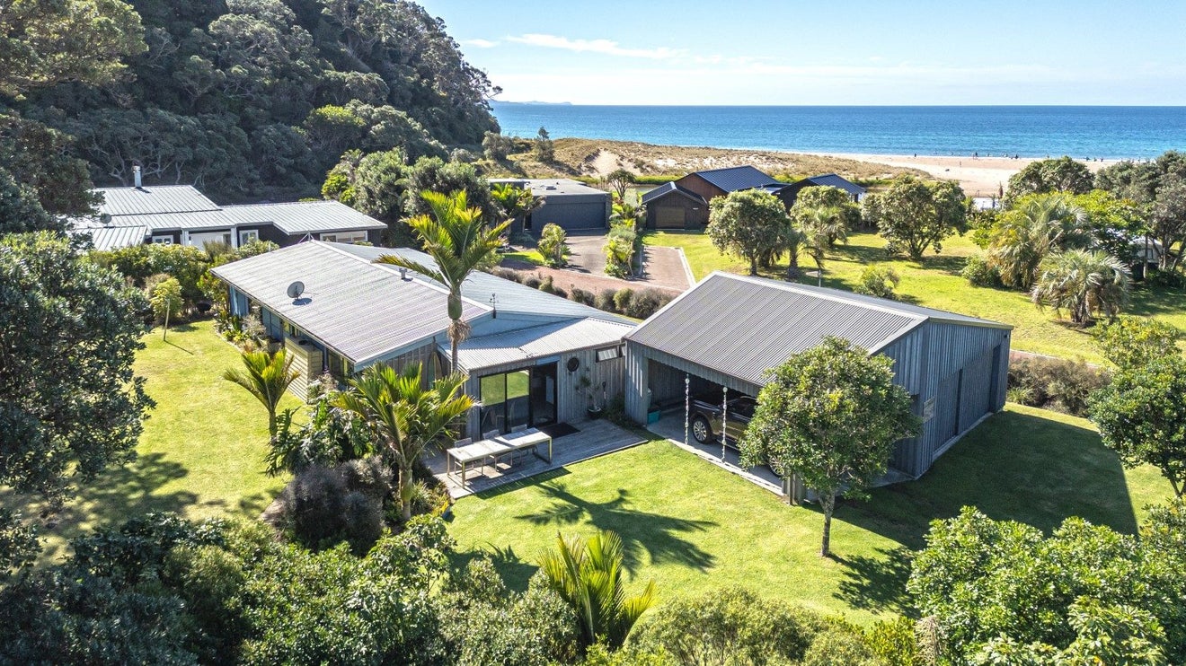 7 Pye Place, Hot Water Beach, Whitianga - Carousel 1