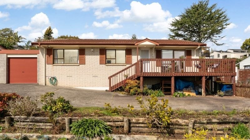 2/61 Oaktree Avenue, Browns Bay, Auckland - Carousel 1