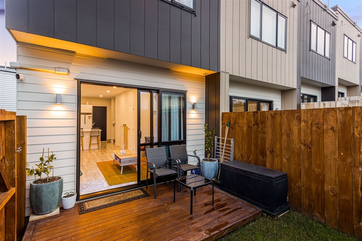 4/6 Hepburn Road, Glendene, Auckland - Carousel 2