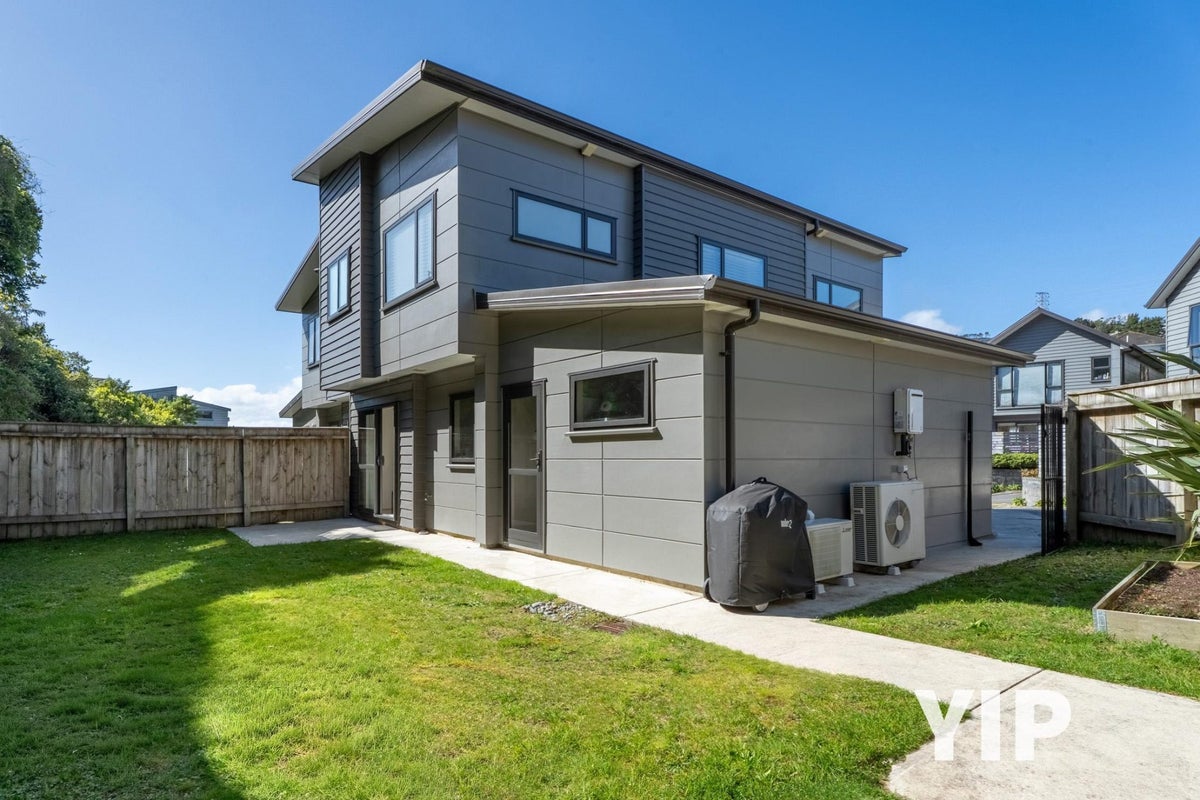 15 Brindle Way, Newlands, Wellington - Carousel 1
