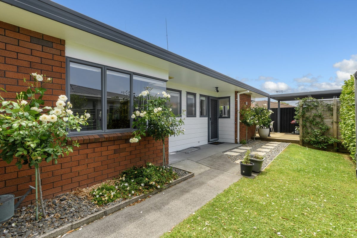 46 Seaview Road, Otumoetai, Tauranga - Carousel 1
