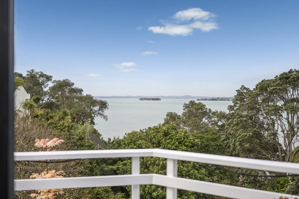 16 Tainui Road, Cockle Bay, Auckland - Carousel 1