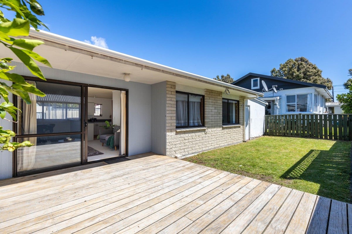 2/23 Record Street, Fitzroy, New Plymouth - Carousel 1