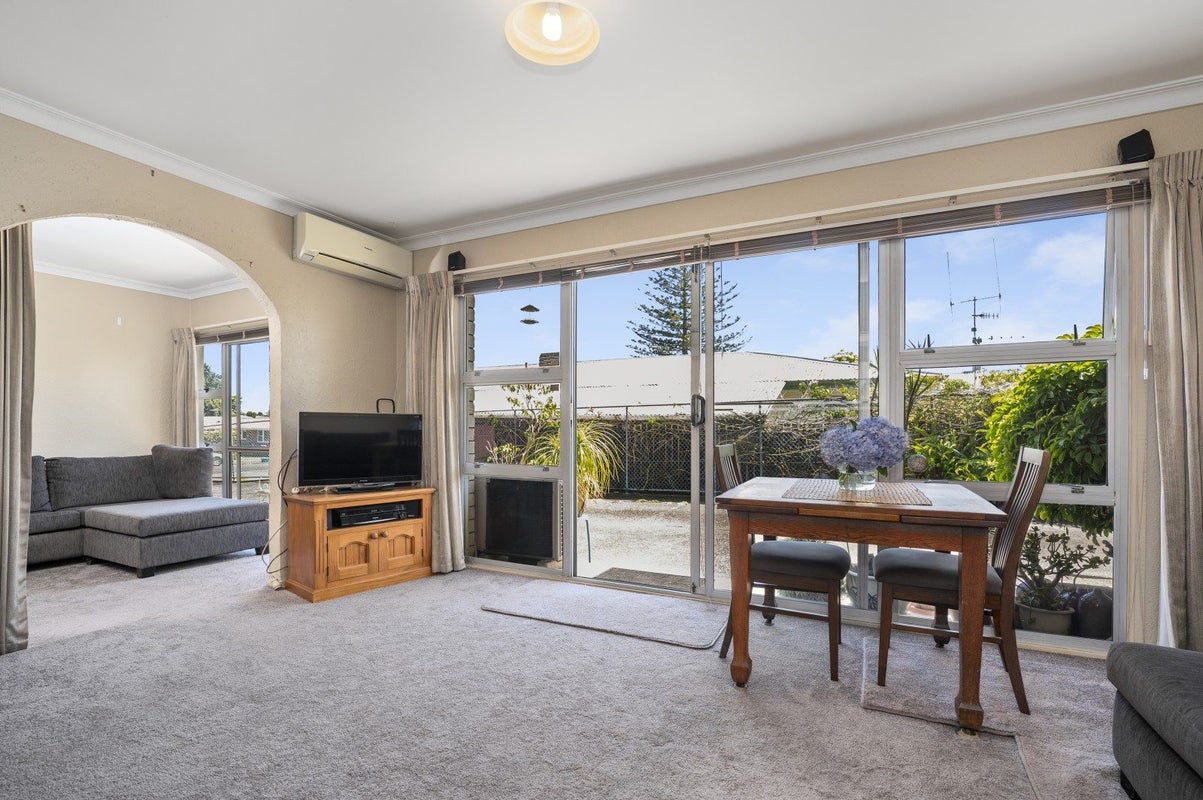 8B Greerton Road, Gate Pa, Tauranga - Carousel 1