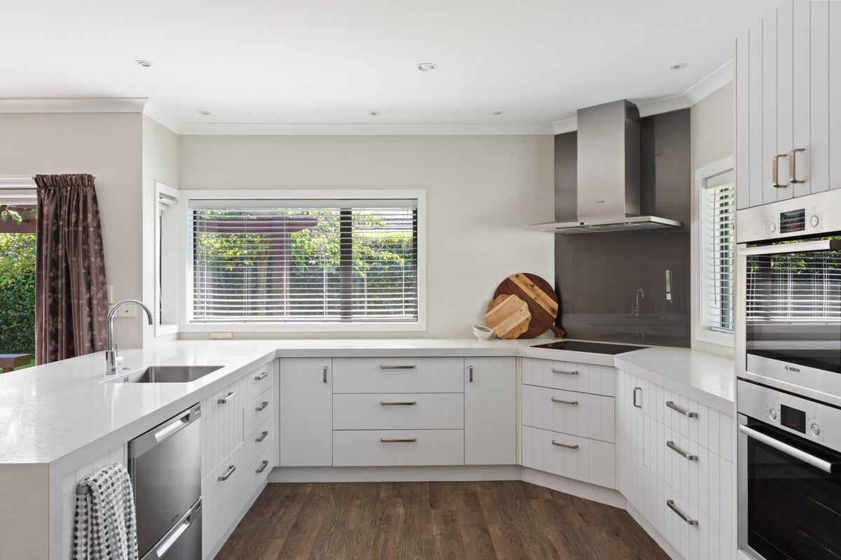 7 Silverstone Place, Lytton West, Gisborne - Carousel 2