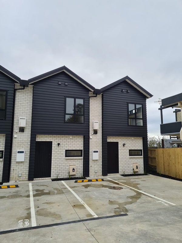 8/14 Ruakiwi Road, Hamilton Lake, Hamilton - Carousel 1