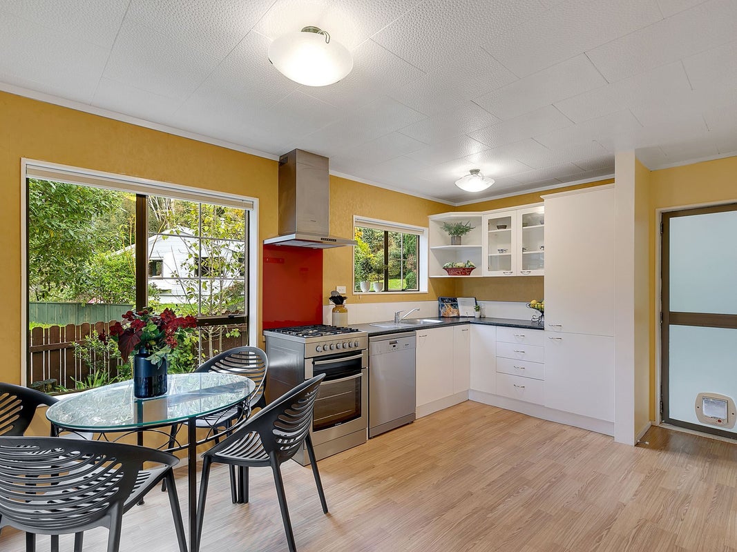 54B Westhaven Drive, Tawa, Wellington - Carousel 2
