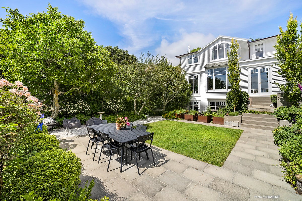114 Upland Road, Kelburn, Wellington - Carousel 1