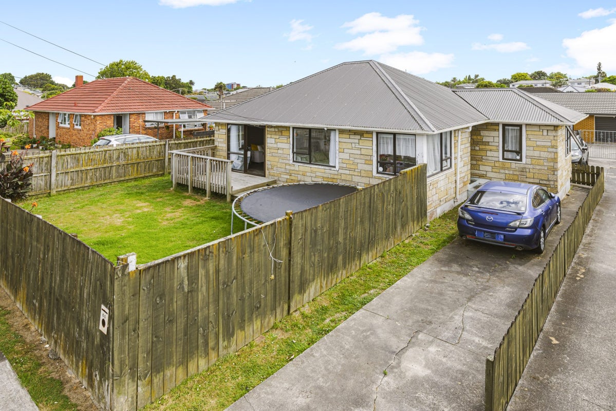 1/65 Cambridge Terrace, Papatoetoe, Auckland - Carousel 1