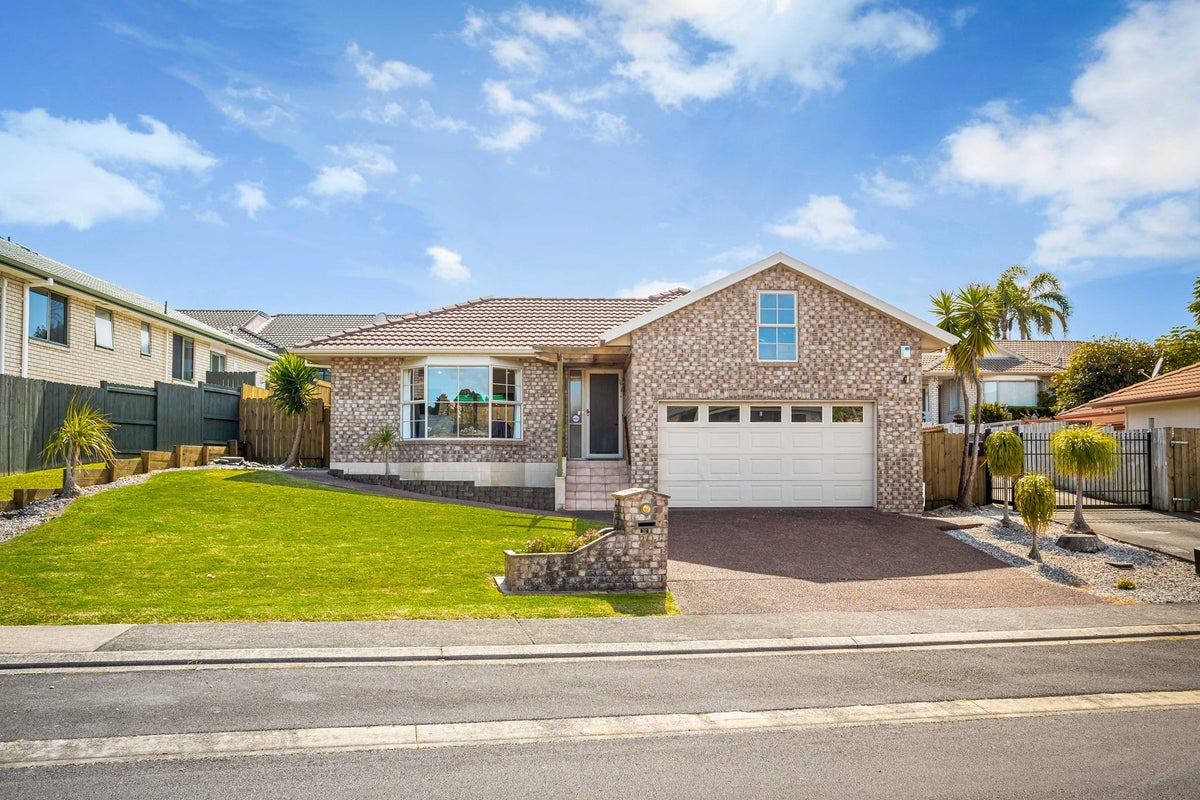 29 Hercules Drive, Henderson, Auckland - Carousel 1