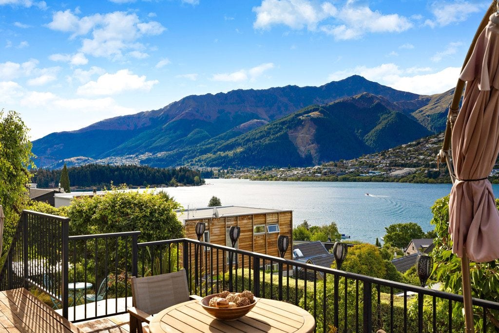 62 Oregon Drive, Kelvin Heights, Queenstown - Carousel 1