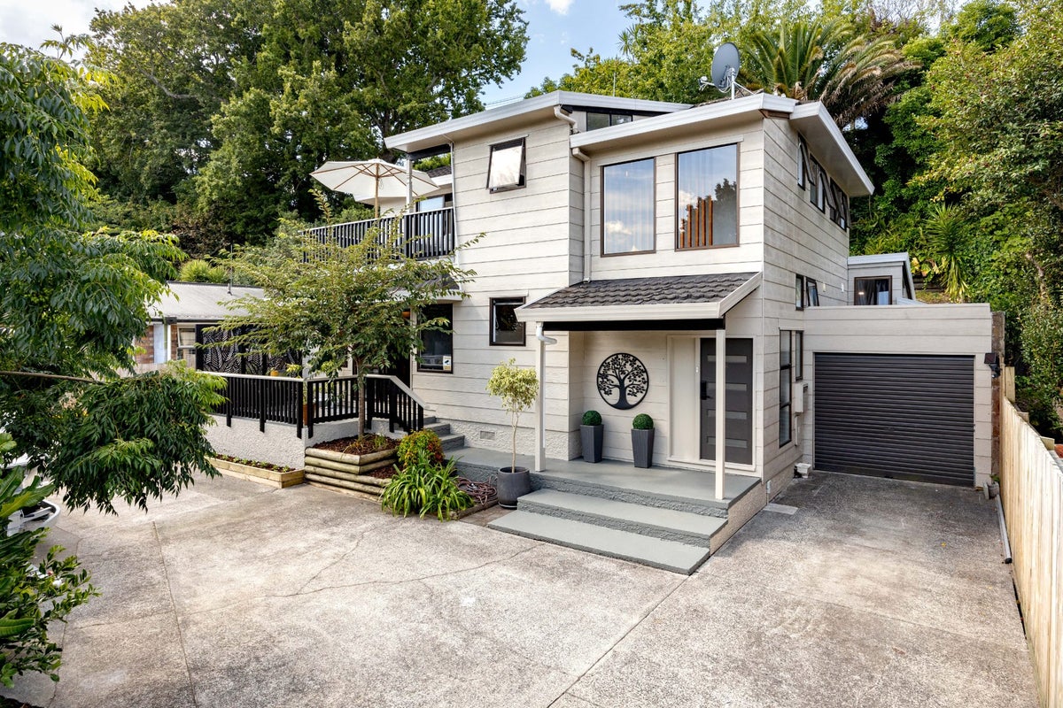 8 Opoia Road, Hamilton East, Hamilton - Carousel 1