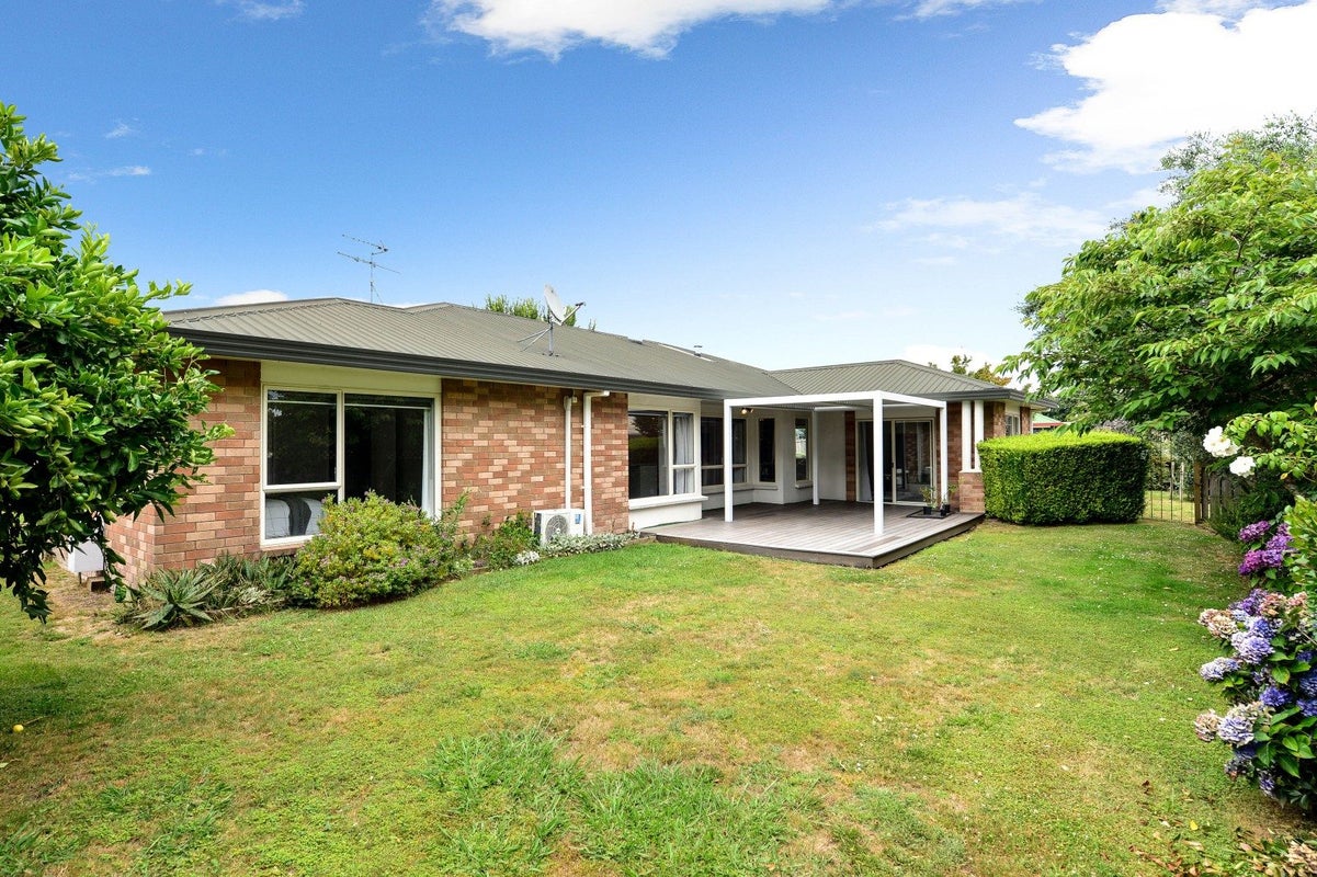 10 Admiral Crescent, Flagstaff, Hamilton - Carousel 1