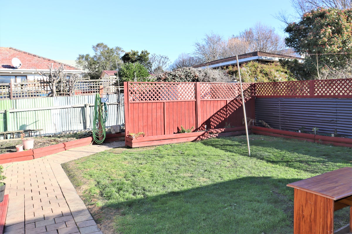 284 Thames Street, Oamaru - Carousel 18