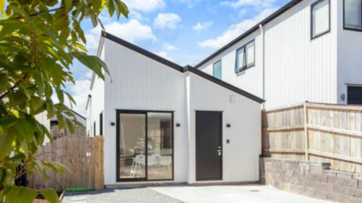 35 Morus Road, Massey, Auckland - Carousel 1