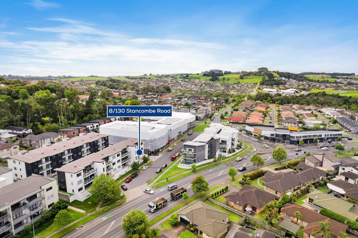 8/130 Stancombe Road, Flat Bush, Auckland - Carousel 1