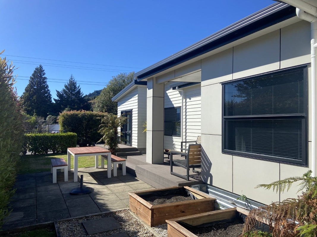 8 Waimarama Street, Waikawa, Picton - Carousel 2