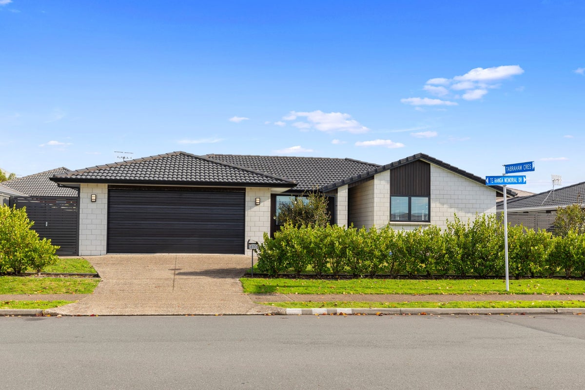 40 Te Ranga Memorial Drive, Pyes Pa, Tauranga - Carousel 1