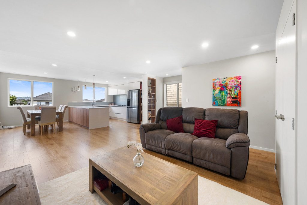 2A Wyon Way, Flat Bush, Auckland - Carousel 2