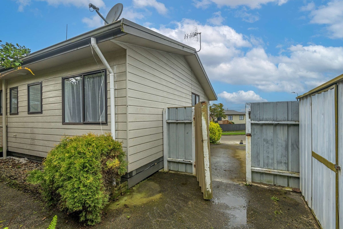 21 Dahlstrom Grove, Kelvin Grove, Palmerston North - Carousel 14