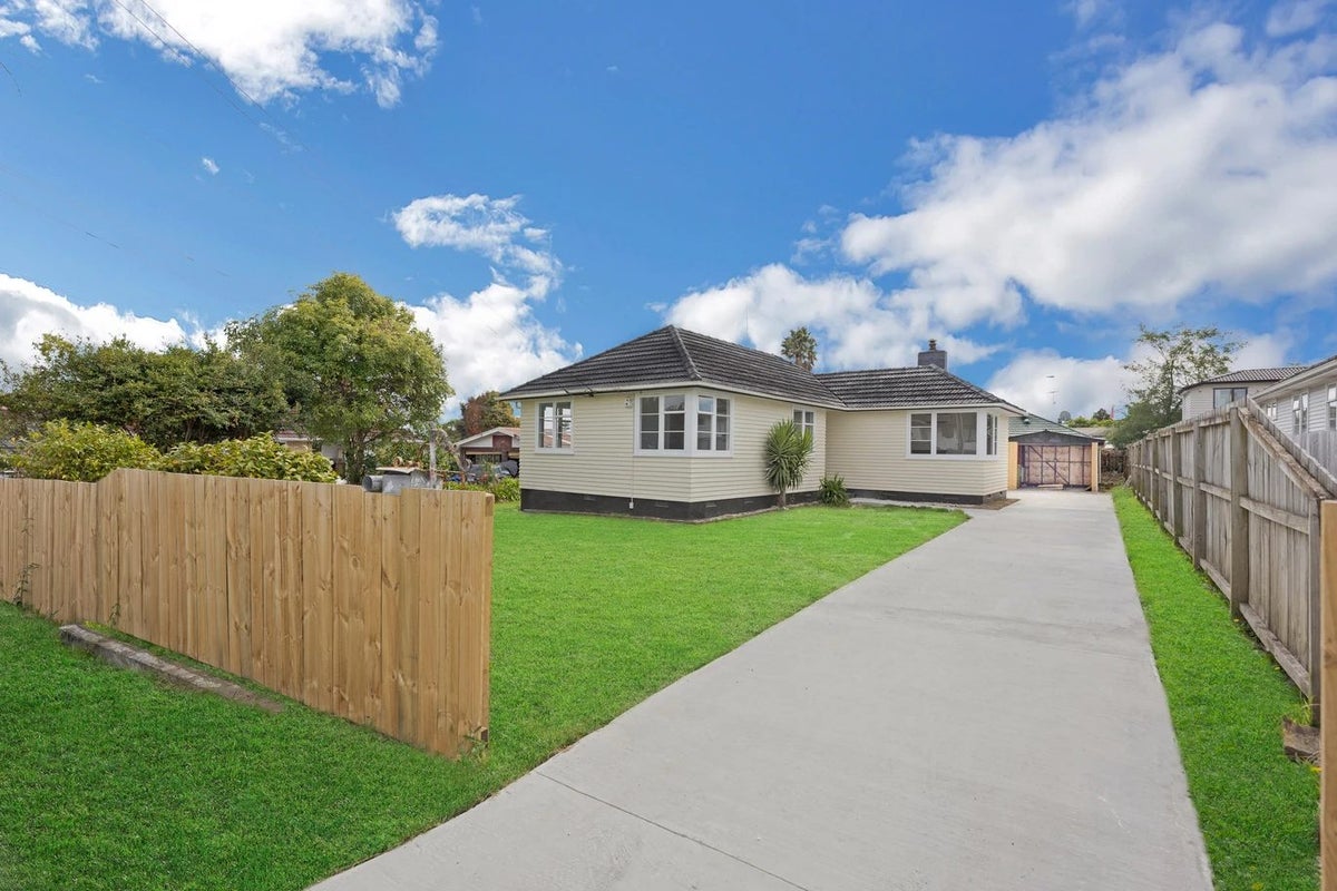 14 Ellen Street, Manurewa East, Auckland - Carousel 1