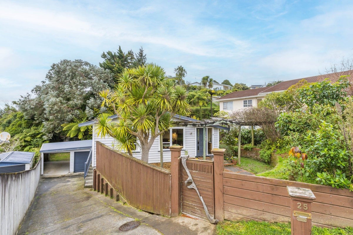 25 Redvers Drive, Belmont, Lower Hutt - Carousel 23