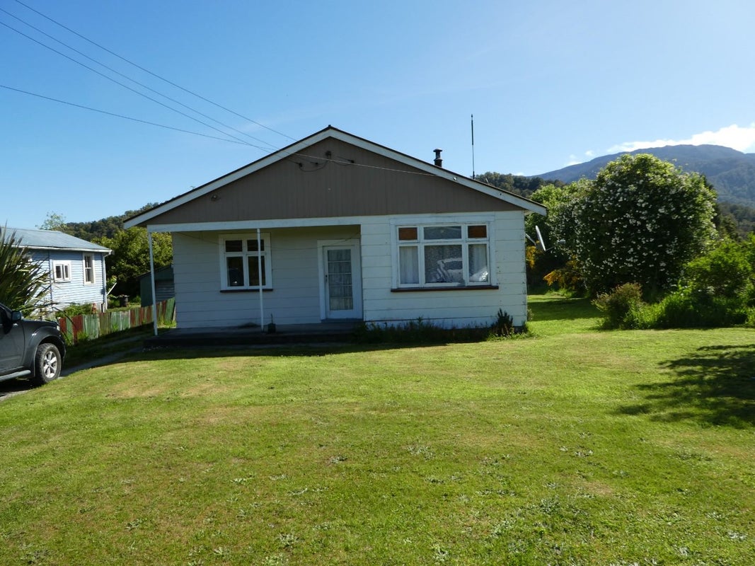 9 Edwyn Street, Blackball, Greymouth - Carousel 1