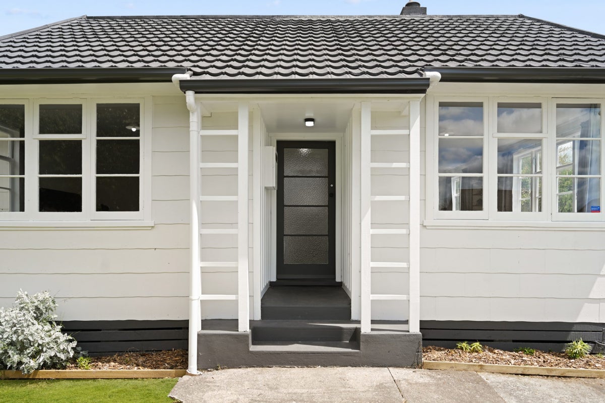 15 Paul Crescent, Fairfield, Hamilton, Waikato - Carousel 2