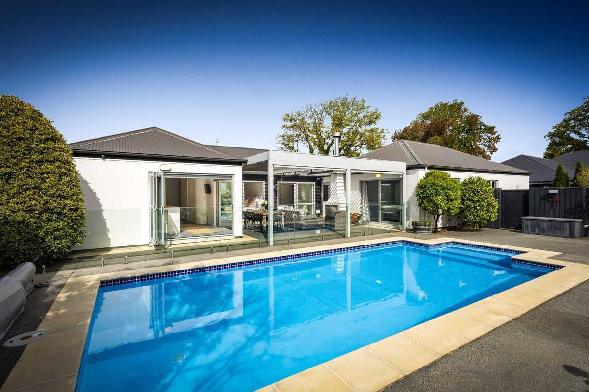 4 Lewisham Park, St Albans, Christchurch - Carousel 1