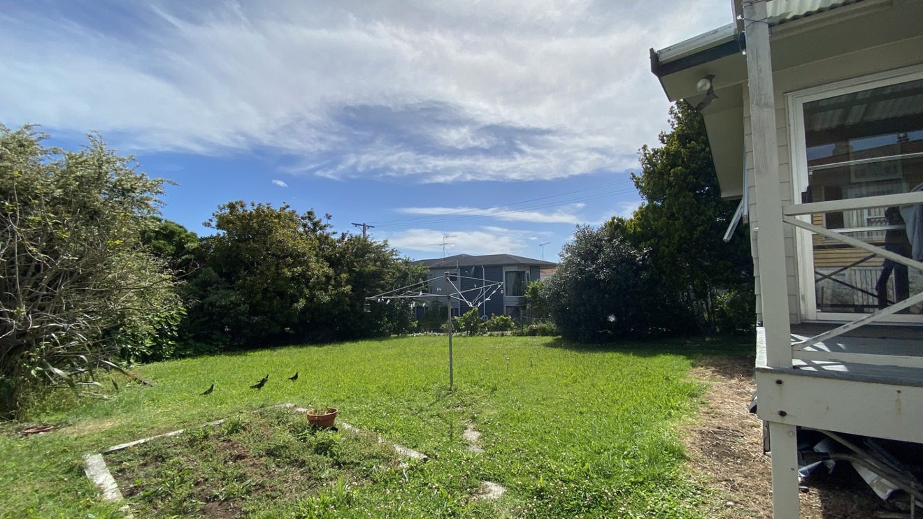 15 Raleigh Road, Northcote, Auckland - Carousel 14