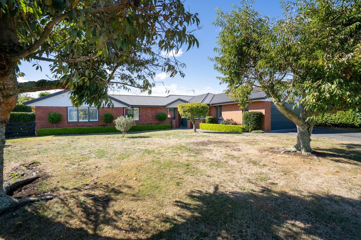 3 De La Mare Drive, Leamington, Cambridge - Carousel 1