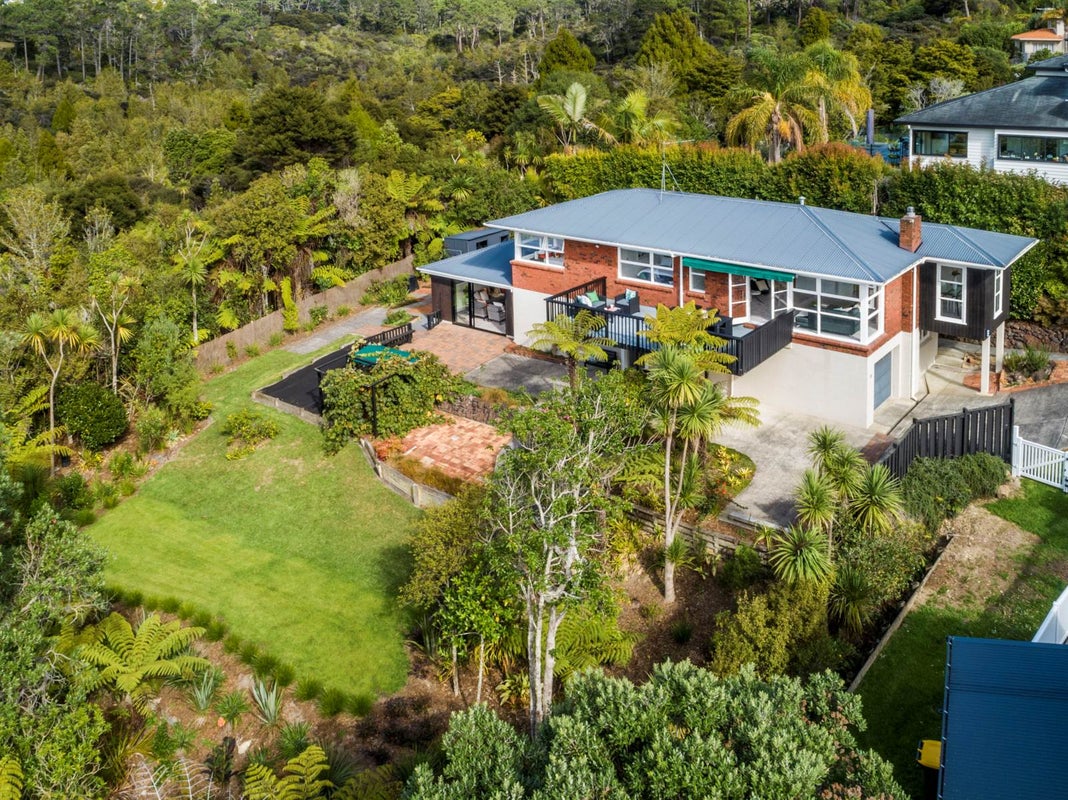22 Asbury Crescent, Campbells Bay, Auckland - Carousel 1