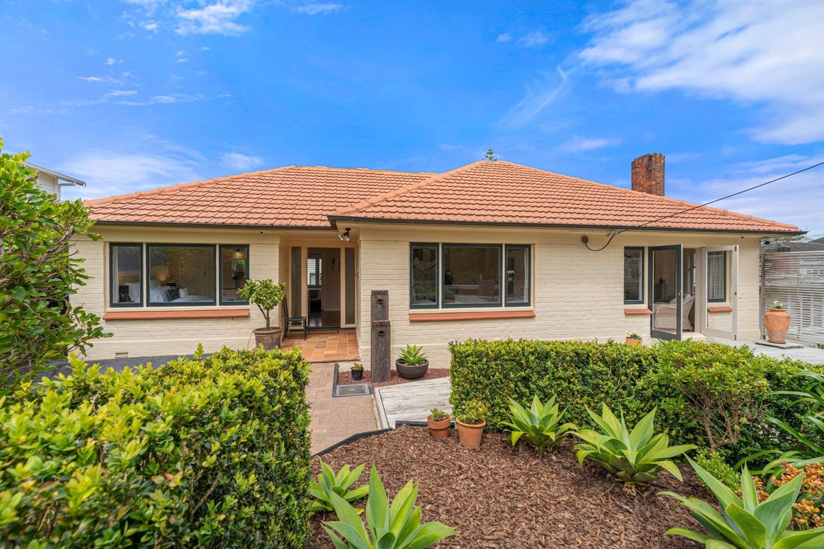 33 Old Lake Road, Narrow Neck, Auckland - Carousel 2