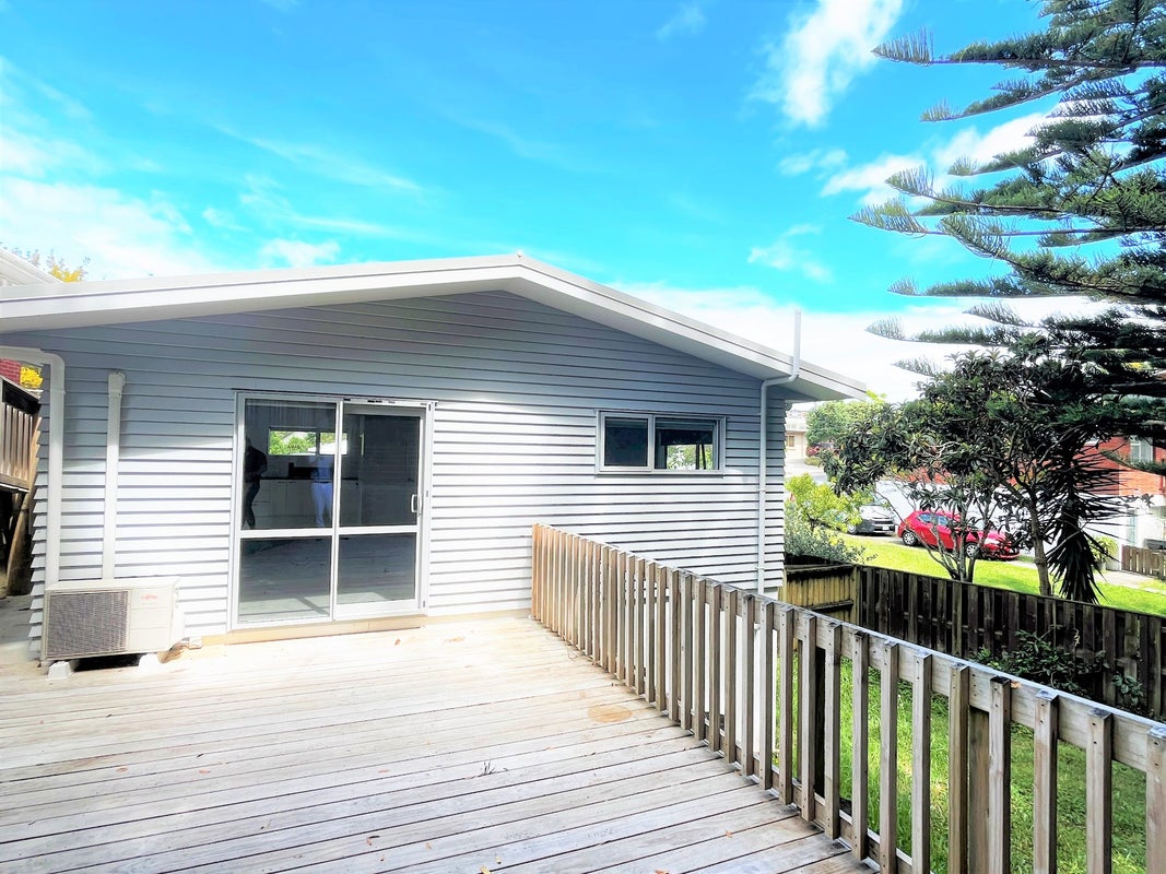 21A Liston Crescent, Cockle Bay, Auckland - Carousel 2