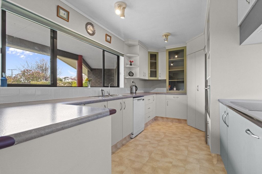 12 Tamati Place, Merrilands, New Plymouth - Carousel 2