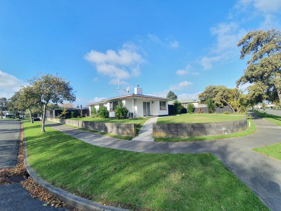 24 Motuoapa Place, Kelvin Grove, Palmerston North - Carousel 1