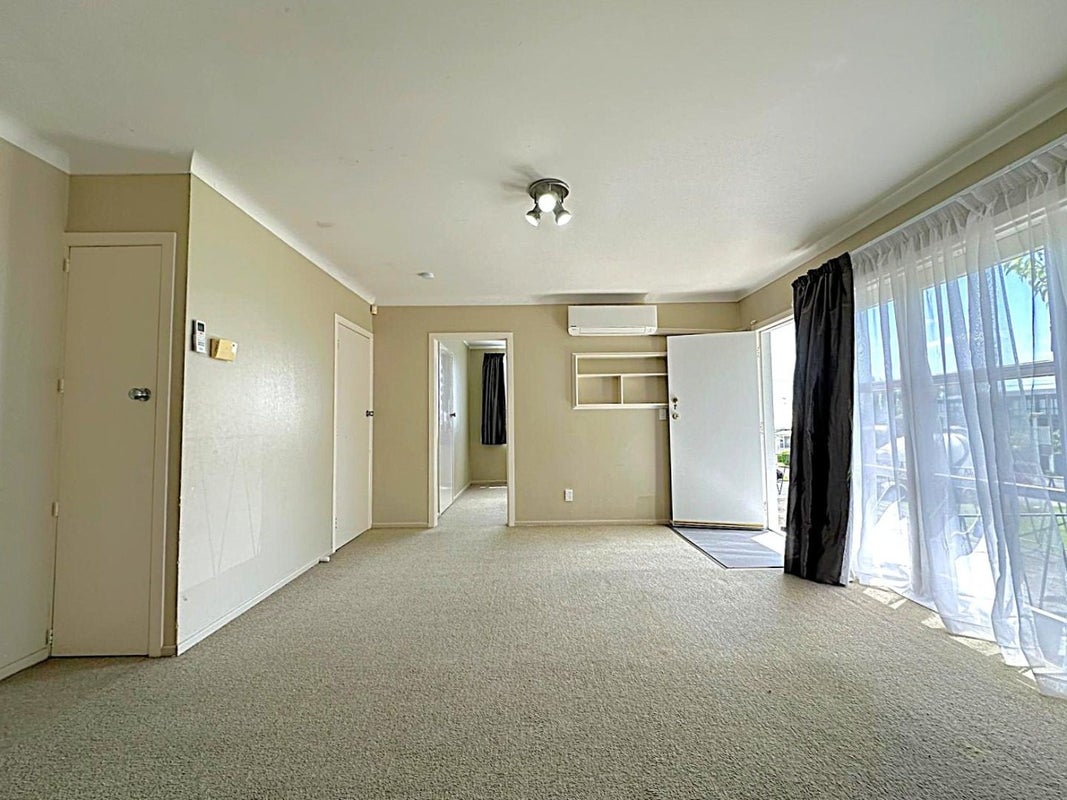 8/11 Kings Road, Panmure, Auckland - Carousel 1