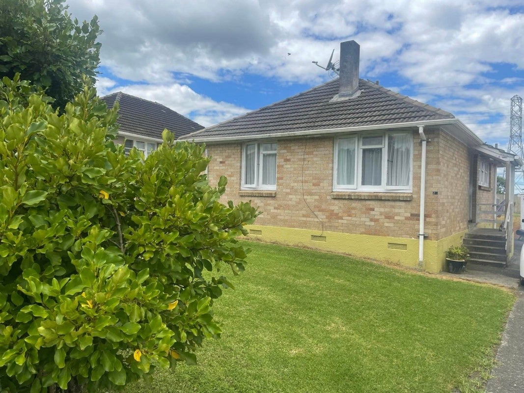 25 Te Wheoro Street, MEREMERE, MERCER - Carousel 1