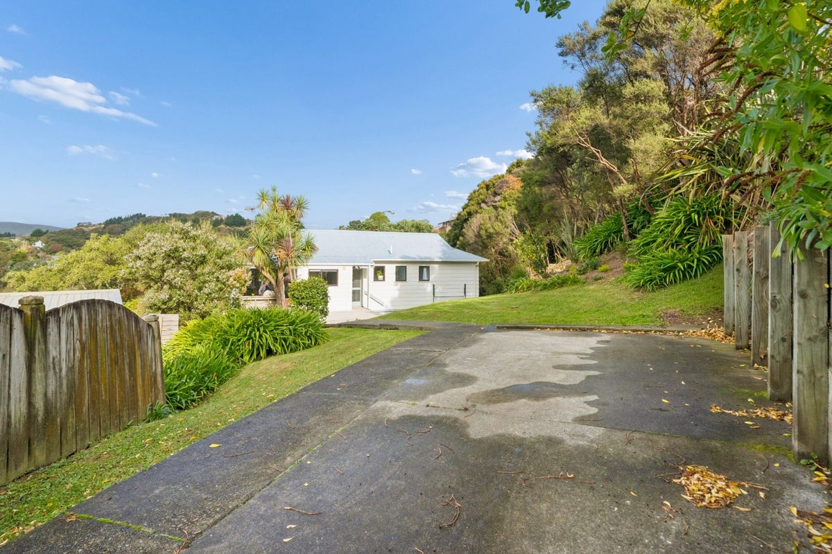 19 Staithes Drive North, Whitby, Porirua - Carousel 2