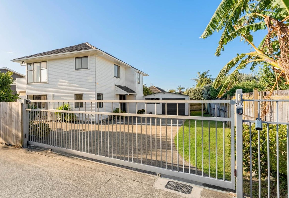 28 London Street, Te Atatu Peninsula, Auckland - Carousel 2