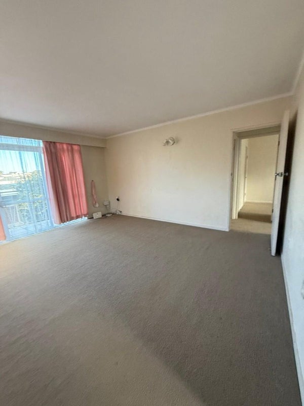 8/34 Kitchener Road, Milford, Auckland - Carousel 1
