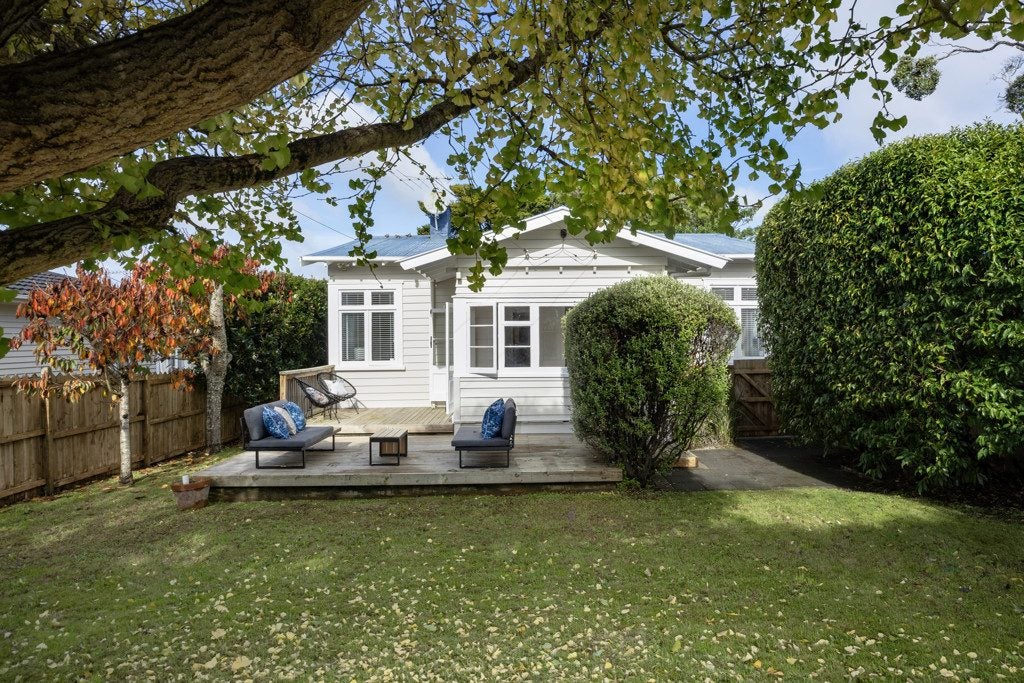 1/62 Athens Road, Onehunga, Auckland - Carousel 1