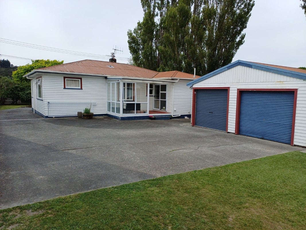 43 Totara Street, Wainuiomata, Lower Hutt - Carousel 1